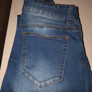 Medium washed jeans